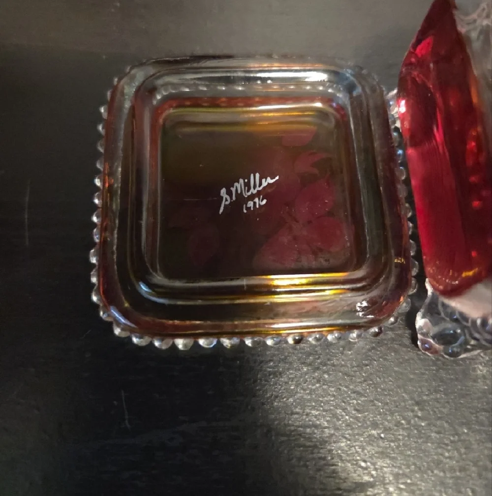Westmoreland Glass Trinket Box Filled With Jewelry (Handpainted) [1976] - Picture 3 of 9